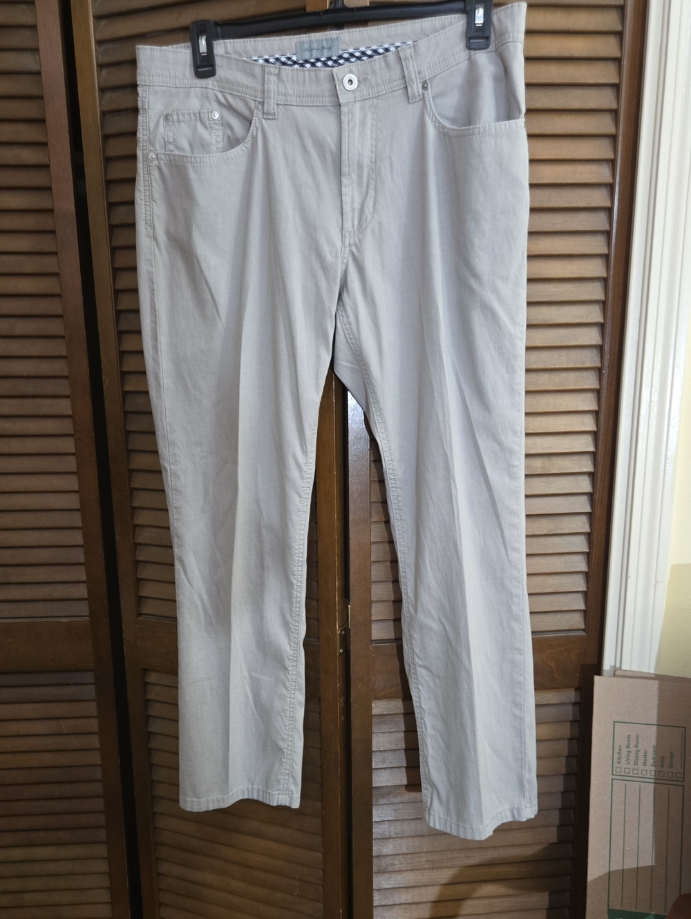 Slim Straight Men’s Jeans in Light Gray Like New